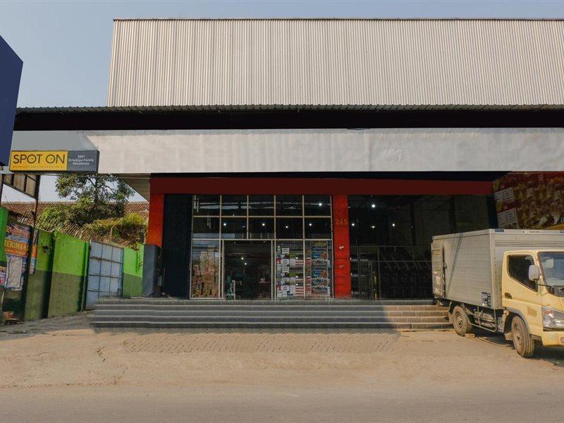 Spot On 2081 Sriwijaya Family Residence Lawang Ngoại thất bức ảnh
